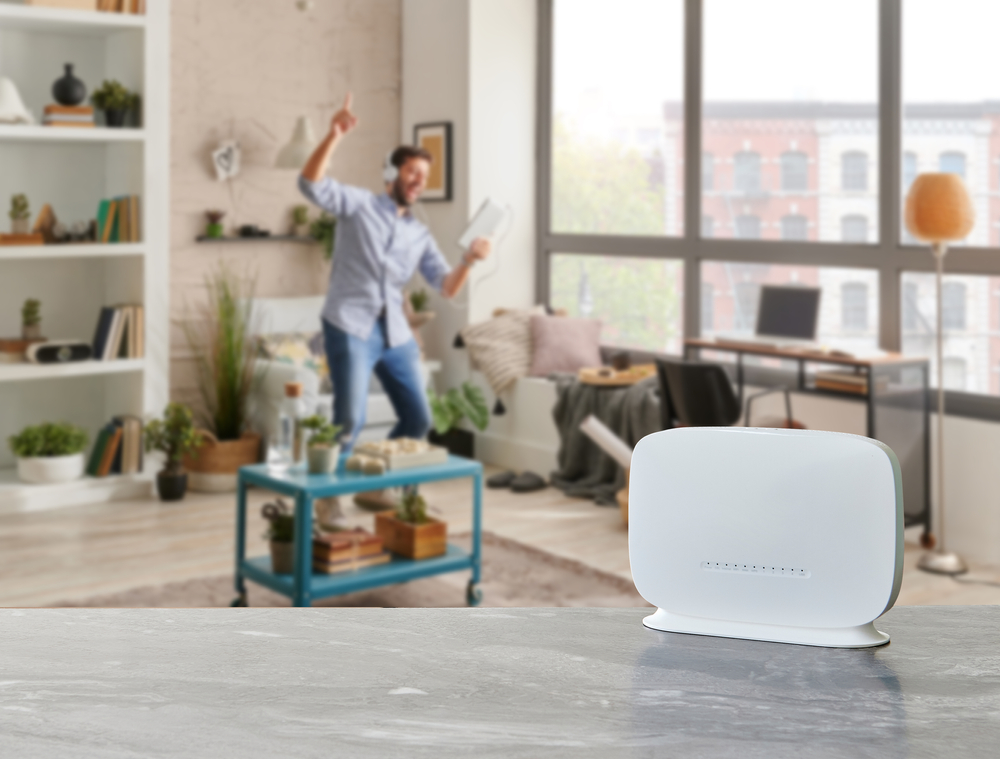 Un client de Bayyou satisfait après avoir eu la meilleure offre box Internet pour son besoins en 2025