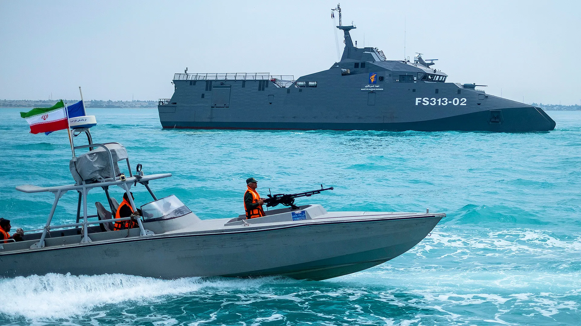 Patrouille iranienne dans le détroit d’ormuz, zone clé influençant la facture d’énergie en France.